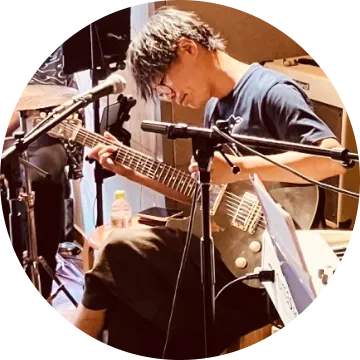 坂本昌也（Gt.）